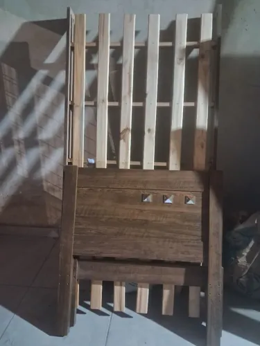 Cama de solteiro sem colchão semi nova