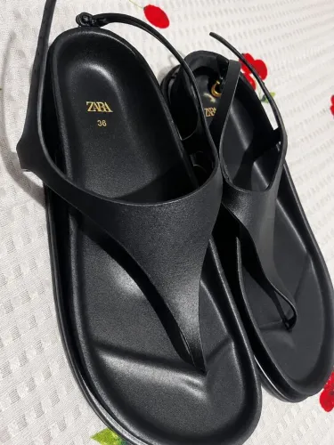 VENDO SANDÁLIA ZARA ORIGINAL COURO LEGÍTIMO USADA APENAS 1 VEZ