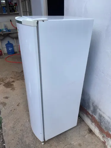 Geladeira semi nova 