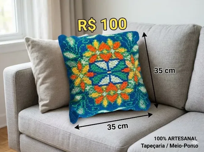 Almofada Artesanal em Tapeçaria / Meio-Ponto - Nova