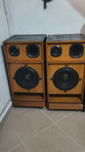 Caixas de som 12