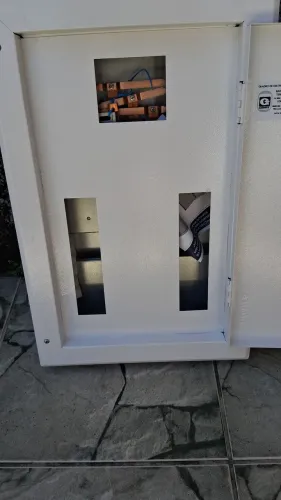 Quadro de distribuição trifásico  40 X 60