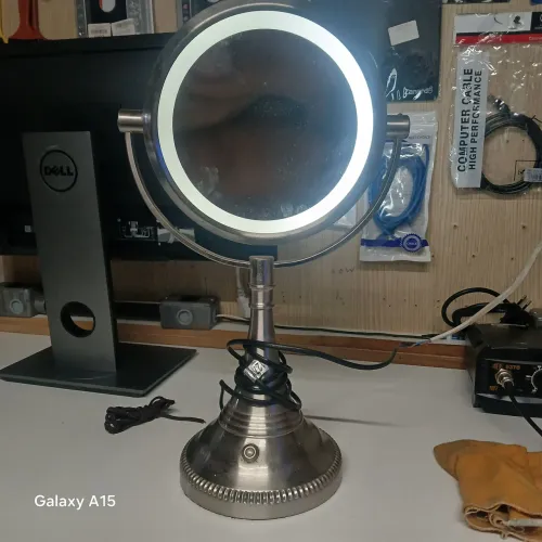Vendo esse espelho luminoso estilo abajur modelo mais antigo em inox não abaixo preço?