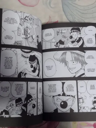 MANGÁ ONE PIECE - edição 3 em 1, usado, em bom estado