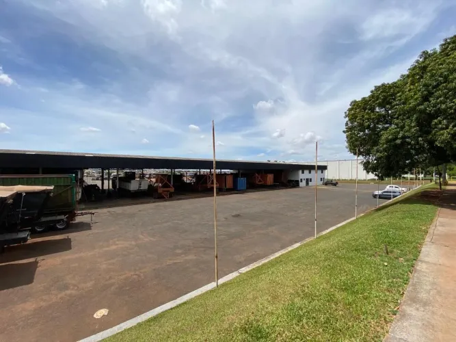 Galpão à venda ou aluguel no Distrito Industrial em Uberlândia