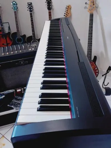 Piano digital Yamaha P-95