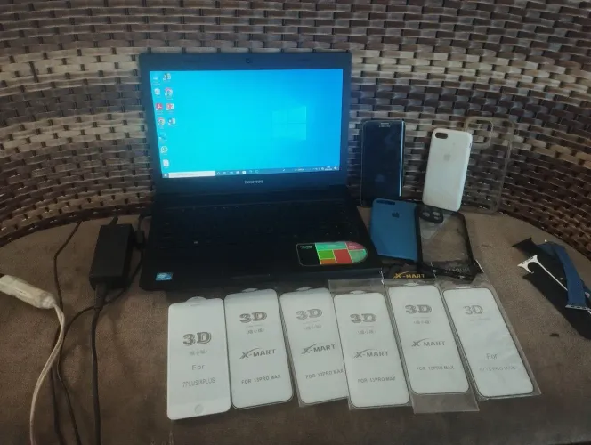 Notebook positivo defeito teclado e celular Edge quebrou tela e fundo 