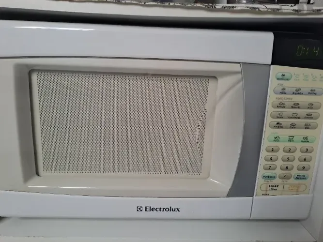 Micro-ondas Electrolux branco