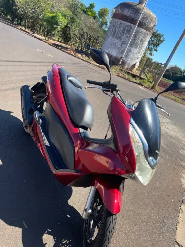 HONDA PCX 150 VERMELHA - CONFORTO, ECONOMIA E ESTILO