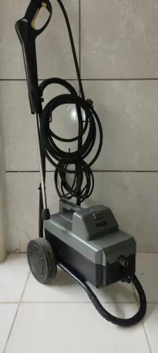 LAVADORA DE ALTA PRESSÃO KARCHER HD 585