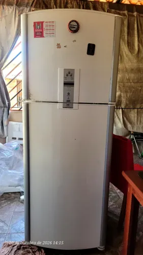 Vendo geladeira usada,refrigerado somente na parte de cima.