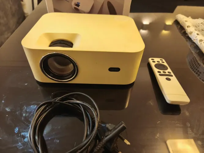 Projetor Portátil Xiaomi Wanbo X1 - Cinema em Casa!