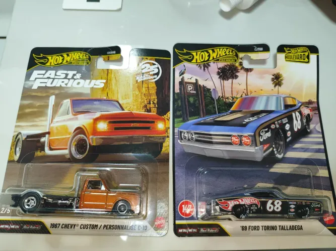 Dupla Premium - Hot Wheels - C10 e Torino 69
