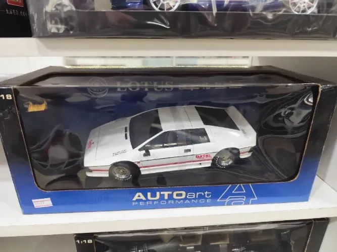 Miniatura Lotus Esprit Turbo Branco AutoArt 1/18 Raro Caixa