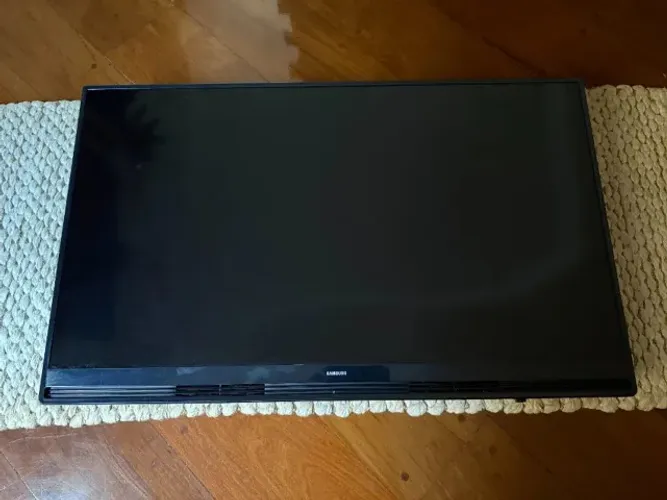 Smart TV Samsung 40" Full HD LED - Wi-Fi e Apps (Excelente Estado)