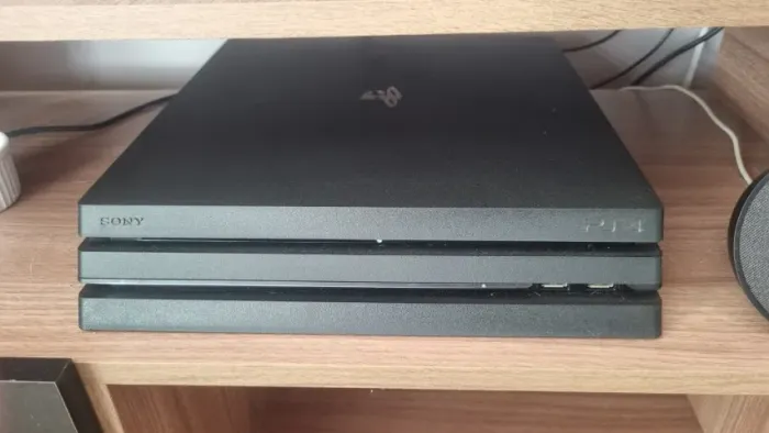 Console PlayStation  4 Pró 1TB + 2 Controles Wireless Dualshock 4 Edição Limitada FORTNITE