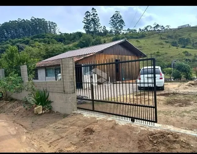 CHÁCARA NA ÁREA RURAL DE CANELINHAS- SC - 7 km do centro da cidade.