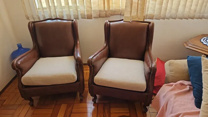 Conjunto de sofás antigos rústico retrô