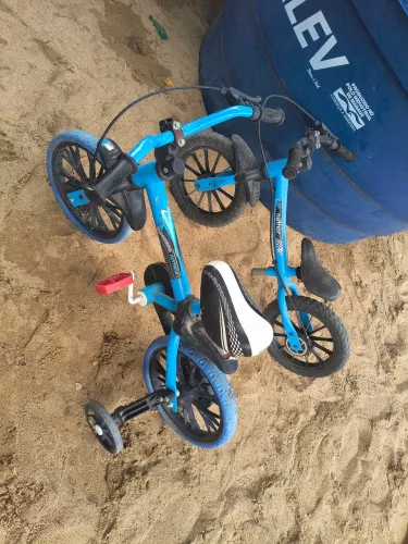 Duas bicicletas no preço de uma. Uma aro 12 normal e outra de equilíbrio *