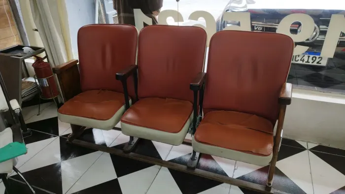 Longarina poltrona cinema teatro