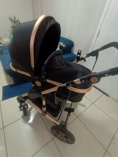  Carrinho de bebê 2 em 1 com apenas 10 meses de uso 