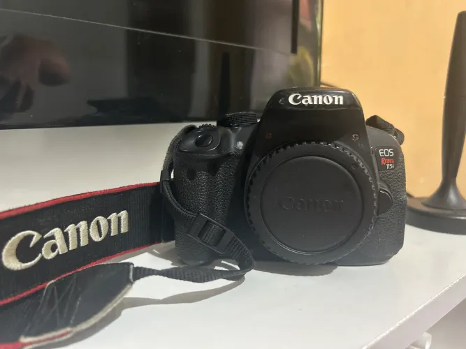 Câmera Canon EOS T5i