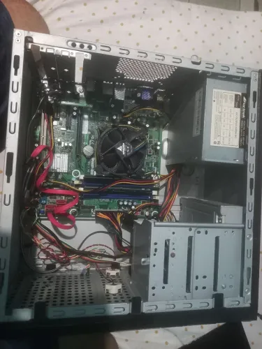 Pc com i3 defeito na placa mãe: não liga