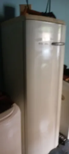 Vende se um freezer vertical Eletrolux Frost Free grande em perfeito estado de conser