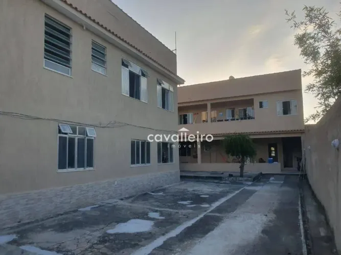 Mini condomínio com 5 unidades residenciais, piscina e área gourmet pertinho da praia  Bar