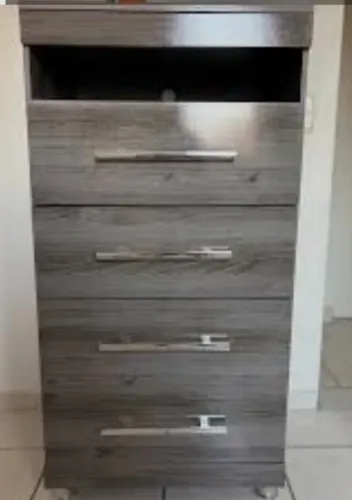 Cômoda 4 gavetas grandes e fundas! Novinha!