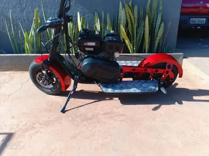 Patinete motor 4T.
