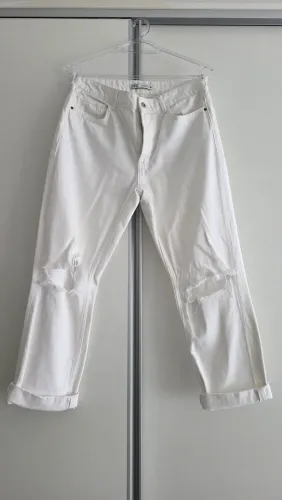Vendo calça Zara branca destroied.
