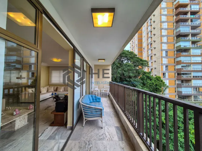 Apartamento com varanda vista mar a 1 quadra da praia nas Pitangueiras, Guarujá
