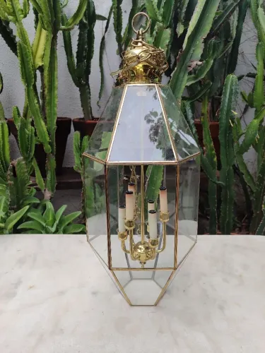 Lustre lanterna clássico em latão e vidro