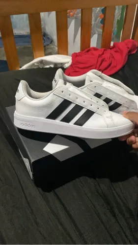 Tênis adidas