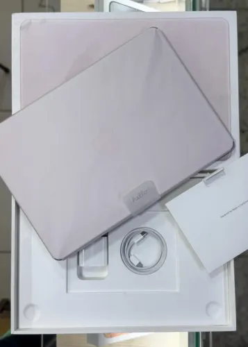 Macbook neo 8gb / 256gb apenas 3 ciclos e apenas 2 meses de ativação LOJA FÍSICA