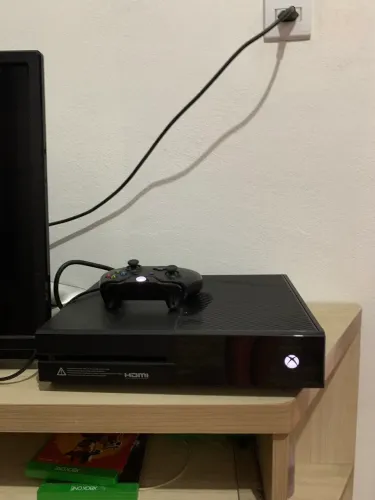 Vende-se Xbox one fat