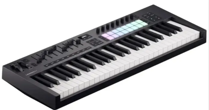 TECLADO CONTROLADOR NOVATION 61 TECLAS