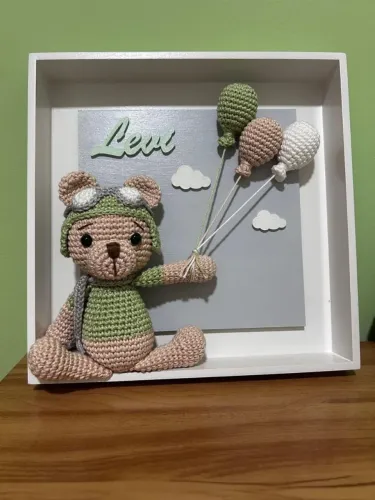 Móbile de berço e quadro decorativo todos em crochê