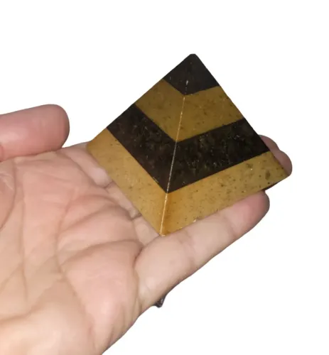 Pirâmide em pedra sabão 2 tons