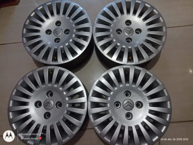 Vendo jogo de rodas aro 15 original Citroen C 3 , também serve para pegeot.