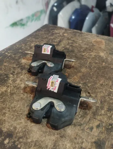 Tranca de mala usada original Fiat 