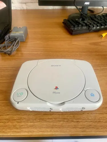 PS One (PlayStation 1 Slim) Completo + 2 Controles, Memory Card e Jogos