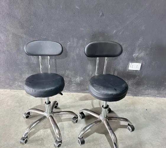 Cadeiras / As duas por 250,00
