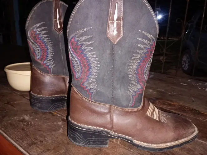 Bota n 41, e 42.