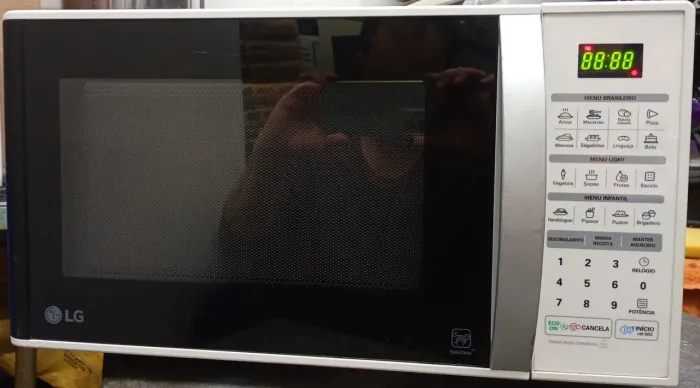 Microondas 30 litros muito novo 