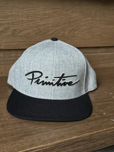 Boné Primitive novo e original 