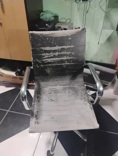 Cadeira escritório estrutura ok