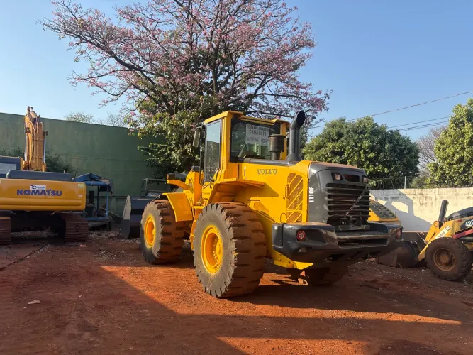 Pá carregadeira volvo