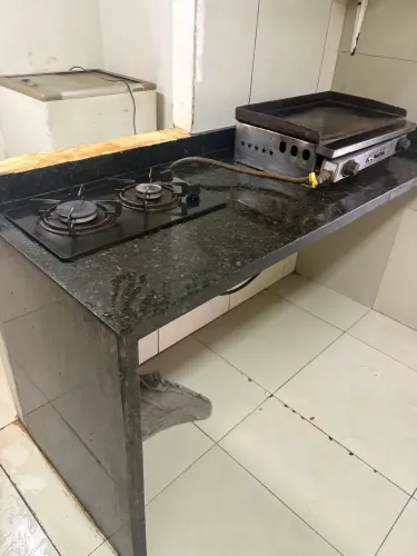 Balcão com chapa e fogão para lanchonete